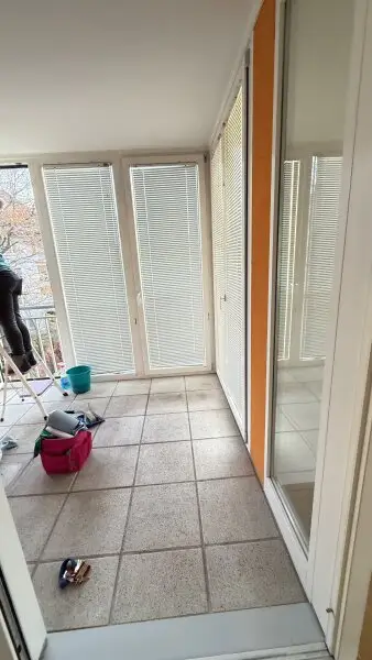 Nahe Schönbrunn: 2-Zimmer-Wohnung mit Balkon und Wintergarten, sowie ein opt. Stellplatz!