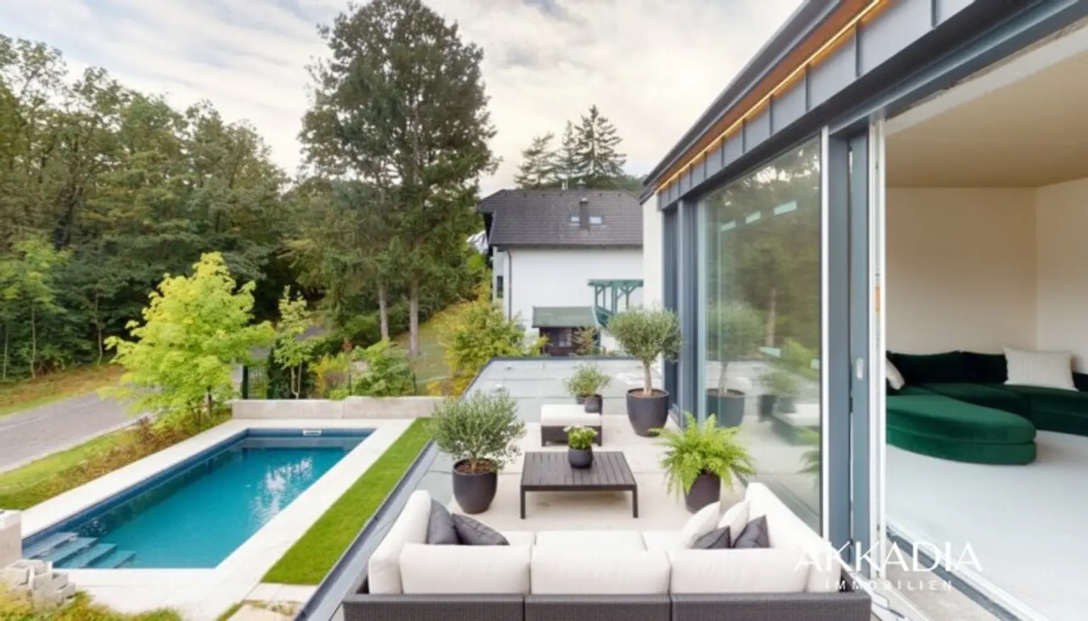 Neuwaldegg Hideaway: Neubau mit Pool, großem Garten & Naturstein
