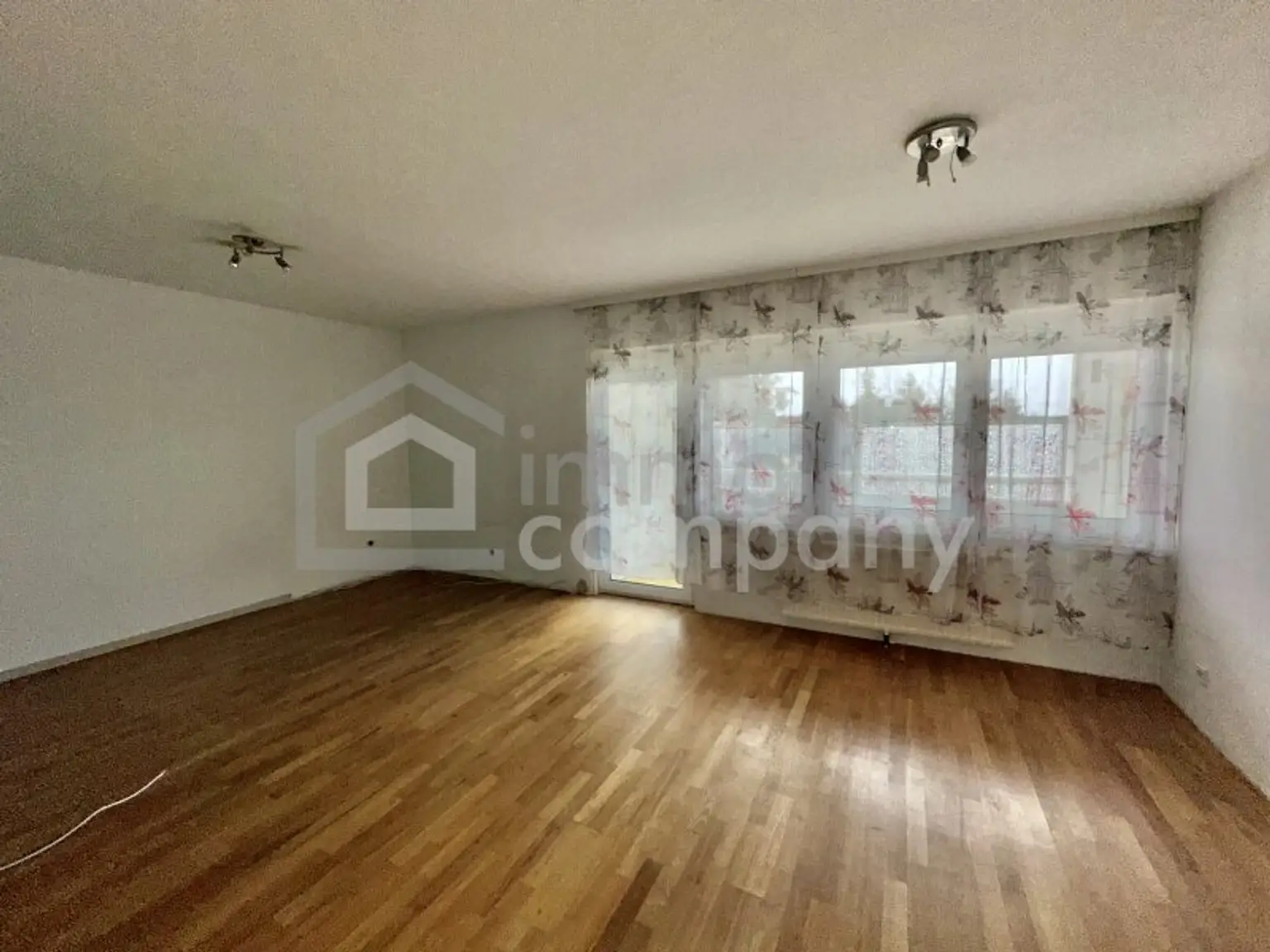 Wohnzimmer mit Zugang Loggia