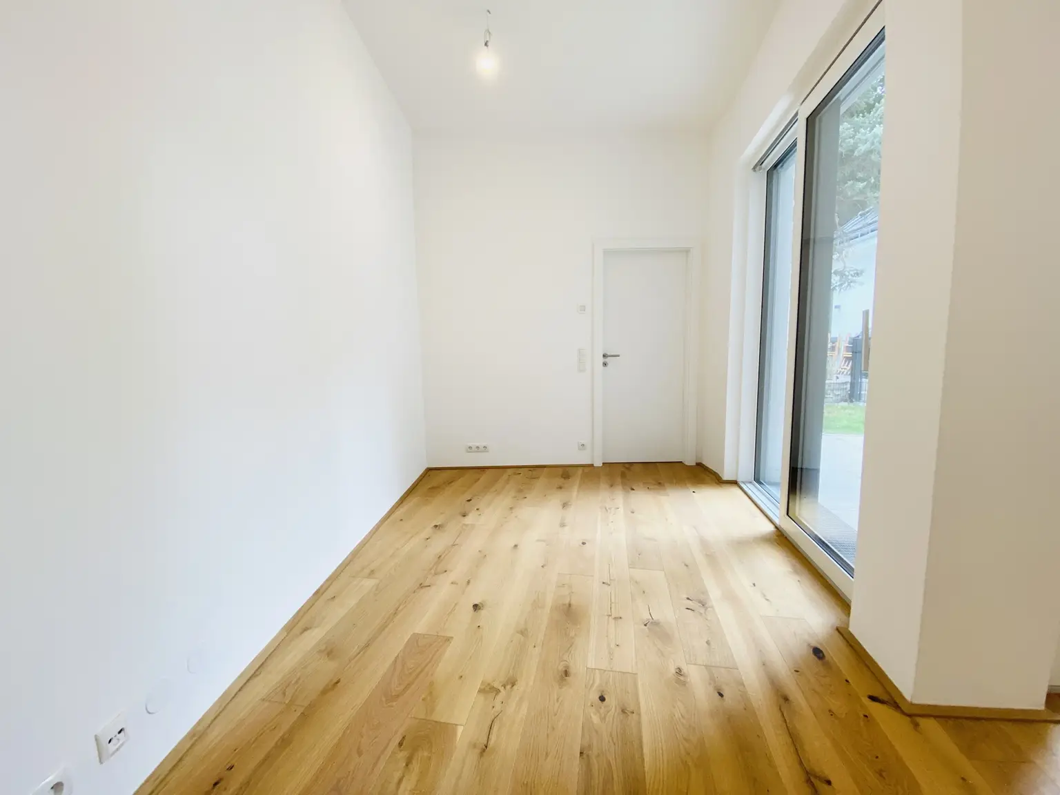 Erstbezug nach Sanierung - hofseitige Gartenwohnung mit Terrasse