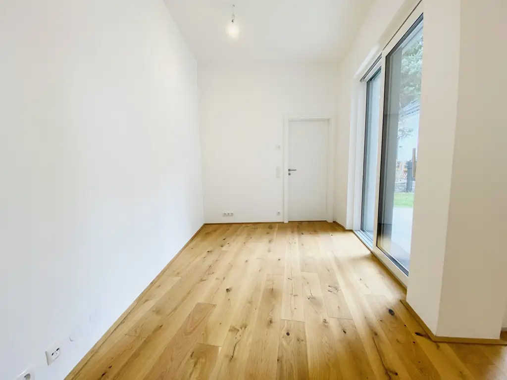 Erstbezug nach Sanierung - hofseitige Gartenwohnung mit Terrasse