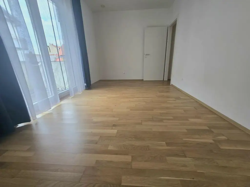 Wunderschöne Wohnung mit Balkon und TG - Hofseite!