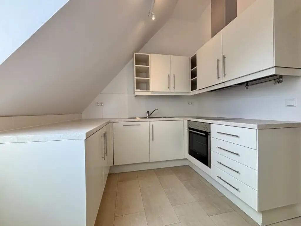 Dachgeschoss-Turm-Wohnung mit 5 Meter Raumhöhe | ca. 2.000 m² Garten zur allgemeinen Nutzung I freie Mietzinsbildung I