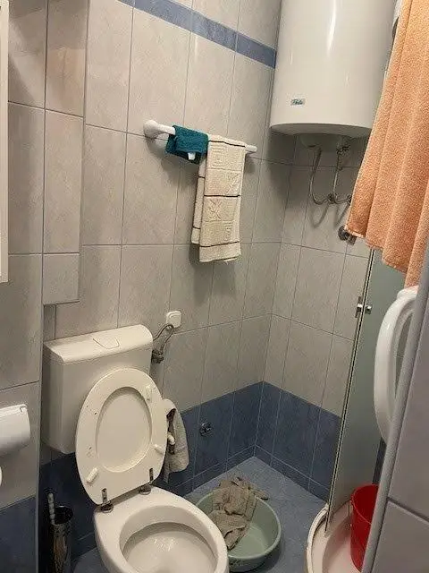 Crikvenica/Kacjak: Apartmenthaus mit 5 Wohneinheiten, nur 140 Meter vom Strand entfernt!