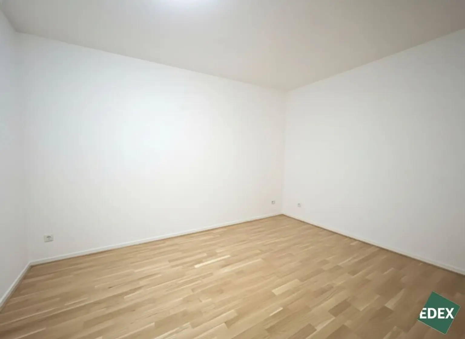 Charmante 2-Zimmer-Wohnung mit Balkon nahe U1 - ideal für Singles oder Paare