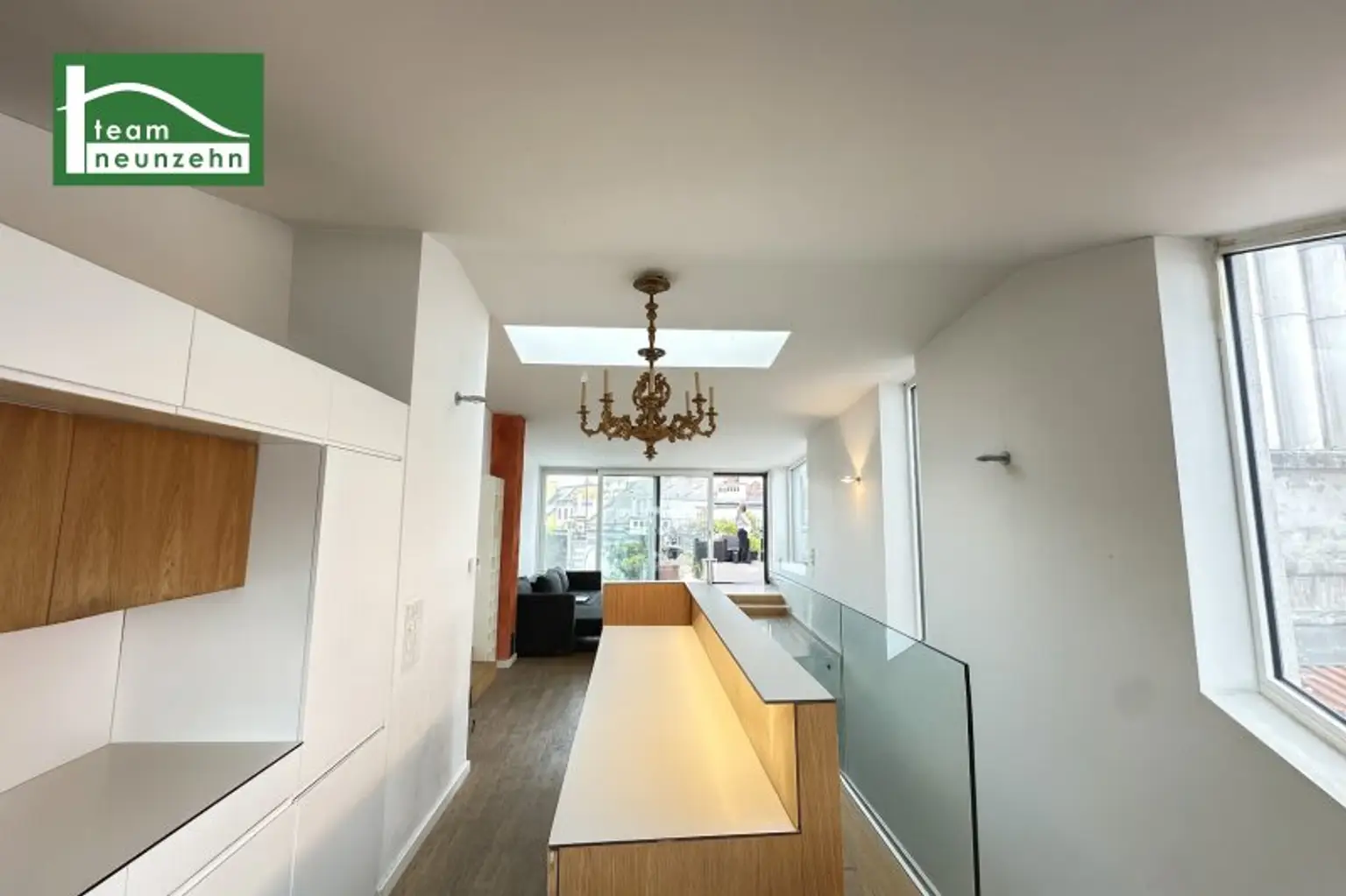 Stilvolle Dachgeschoss-Maisonette mit 3,5 Zimmern, riesiger Terrasse und WG-Eignung nahe U6 Nußdorfer Straße!