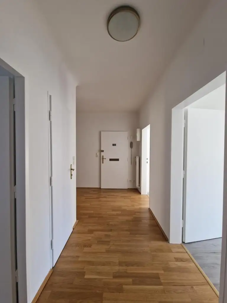 "Helle renovierte 4-Zimmerwohnung mit Balkon nahe dem Türkenschanzpark - WG-tauglich"