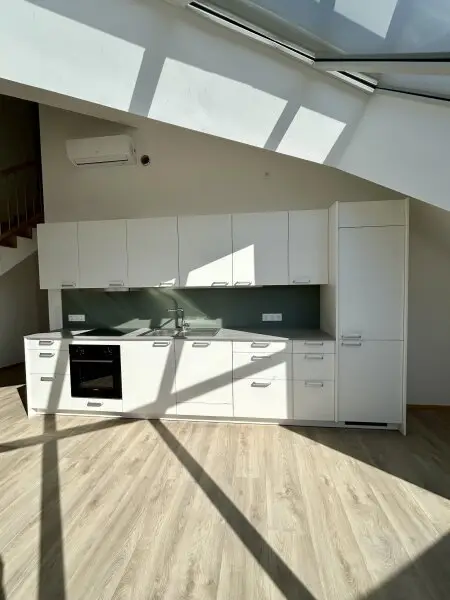 Traumhafte Dachgeschoßwohnung in Klosterneuburg – Erstbezug mit Terrasse!