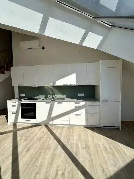 Traumhafte Dachgeschoßwohnung in Klosterneuburg – Erstbezug mit Terrasse!