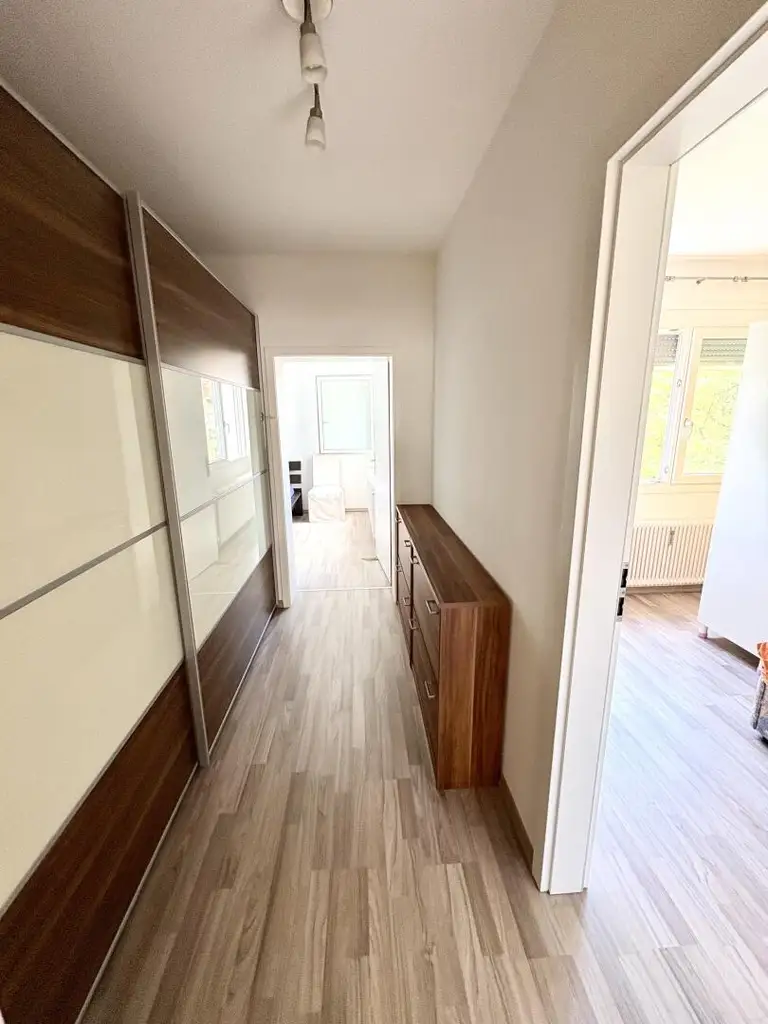 WG geeignet- großzügige 4 Zimmer-Mietwohnung mit verglaste Loggia in Geidorf.