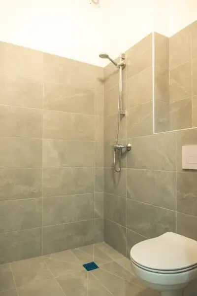 1A Gewerbebetrieb mit Halle und Büroräumen: Erstbezug mit Top-Ausstattung!