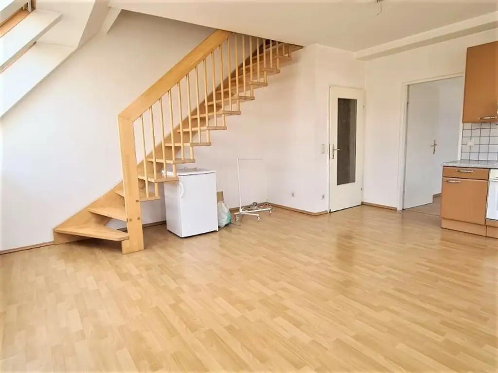 DACHGESCHOSS, AUGARTEN-NÄHE, 87 m² Maisonette mit 10 m2 Terrasse, Wohnküche, 2 Zimmer, Galerie, 2 Bäder, Rembrandtstraße