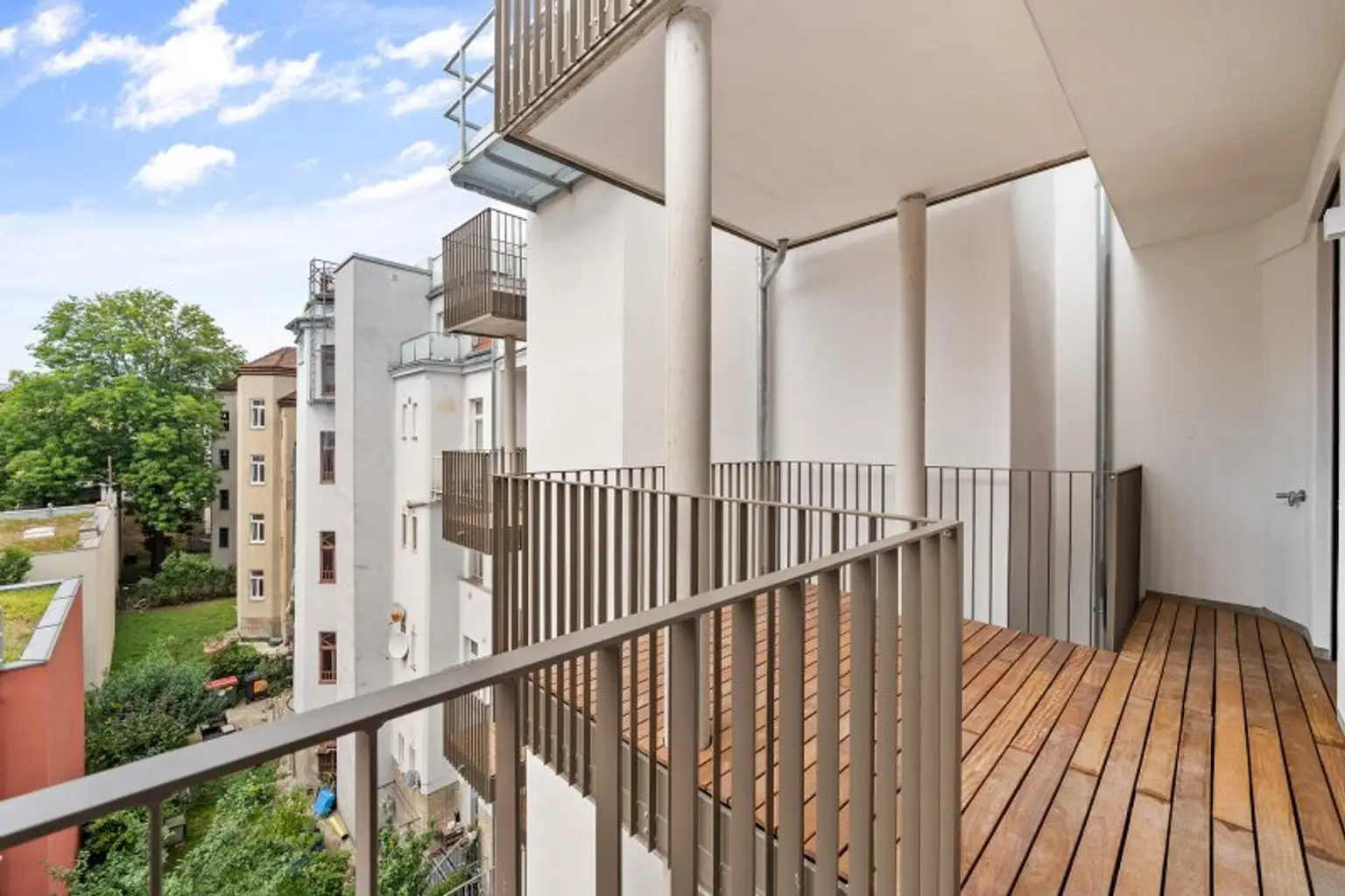 4-Zimmer-Altbaueigentumswohnung in generalsaniertem Altbau mit Balkon
