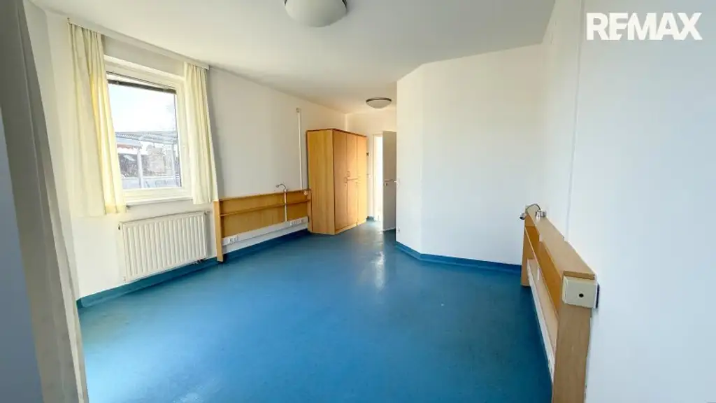 Ehemaliges Seniorenheim, gewerbliche Widmung, große Dachterrasse & 16 Garagen in Wiener Neustadt – Top Chance!