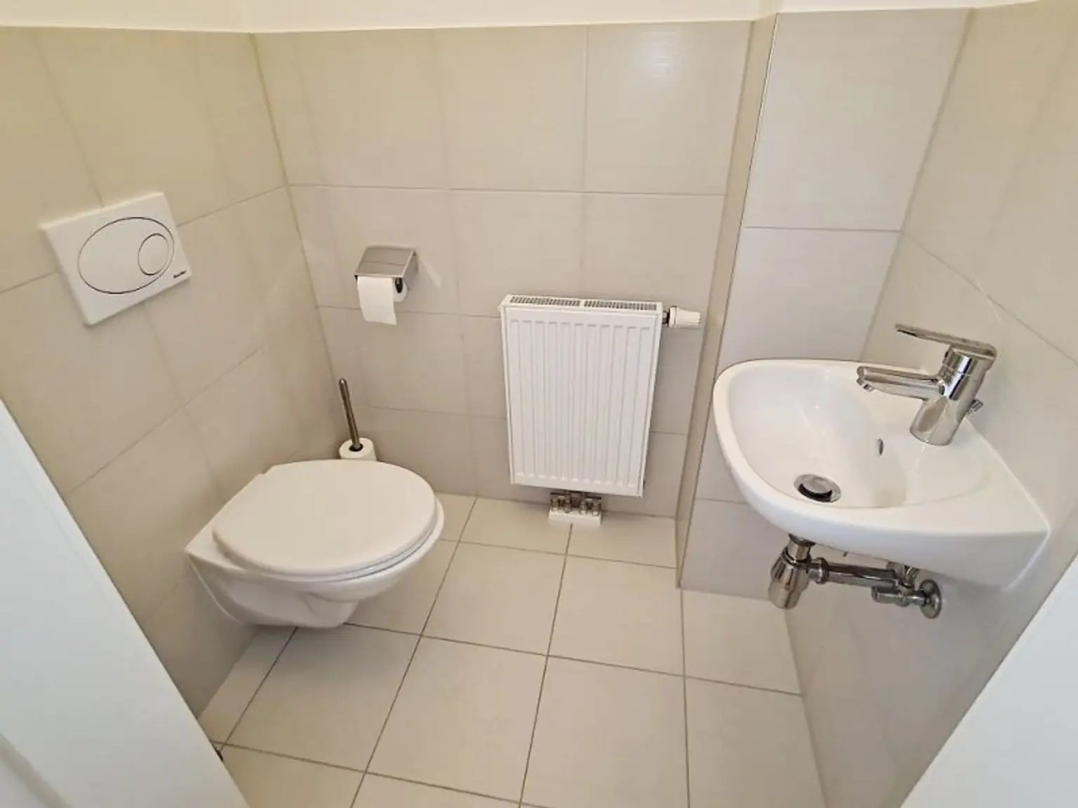 INNSTRASSE, FERNBLICK, unbefristete 97 m2 Dachgeschoß-Maisonette mit Loggia, 2 Zimmer, Komplettküche, Wannenbad, Parketten, gefördert