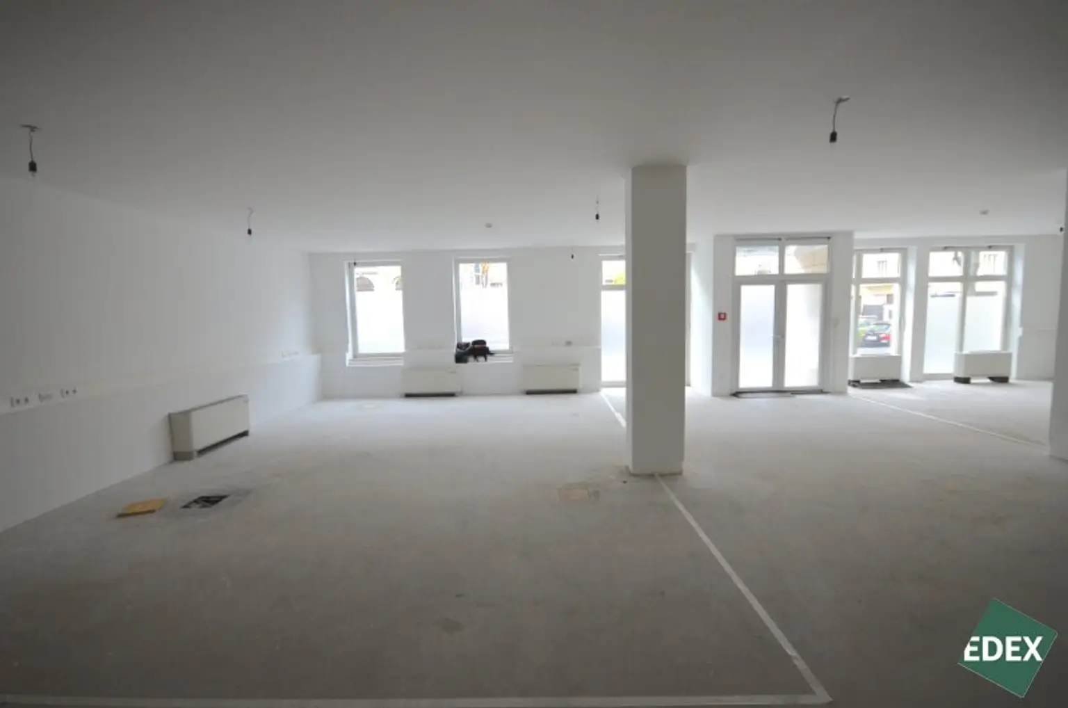 Zentrale Geschäftsfläche! Straßenseitiger Zugang und Schaufenster!