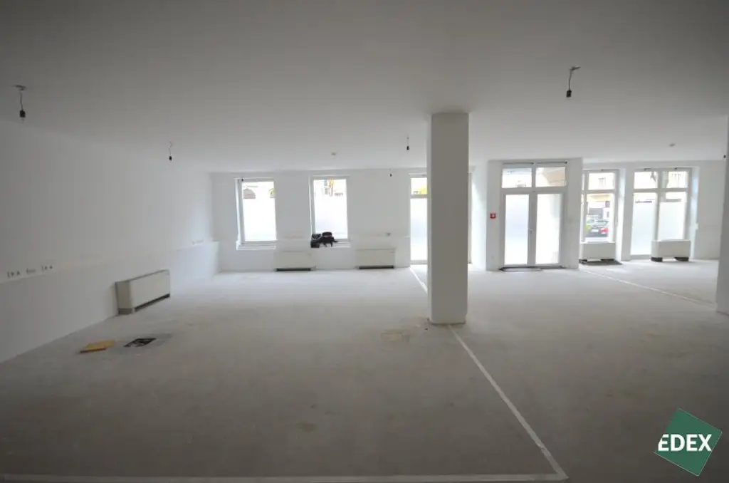 Zentrale Geschäftsfläche! Straßenseitiger Zugang und Schaufenster!