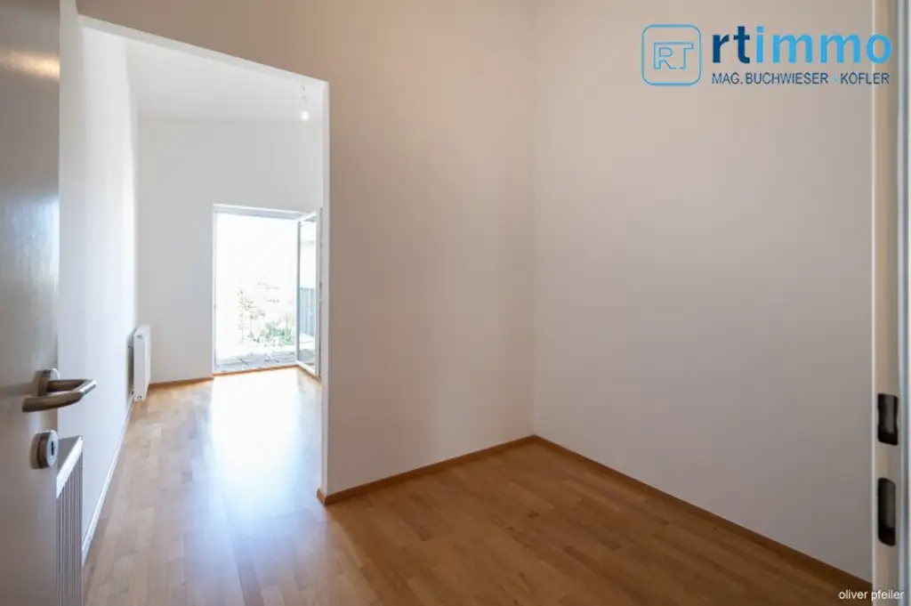 WOHLFÜHLWOHNUNG 3-ZIMMER DACHGESCHOSSWOHNUNG MIT KLIMAANLAGE und kleiner Terrasse