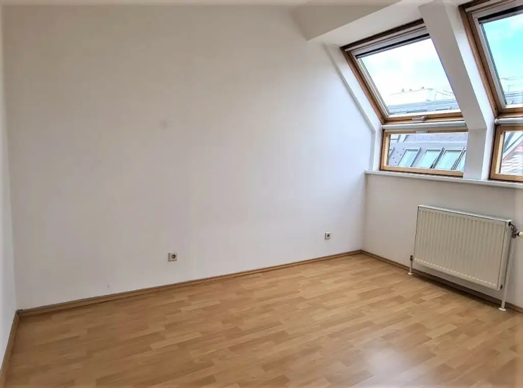 DACHGESCHOSS, AUGARTEN-NÄHE, 87 m² Maisonette mit 10 m2 Terrasse, Wohnküche, 2 Zimmer, Galerie, 2 Bäder, Rembrandtstraße