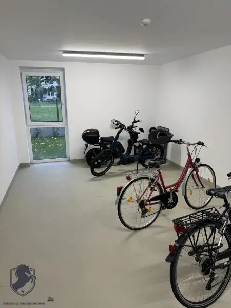 Moderne 3-Zimmer-Wohnung im 1. Stock – Neubau mit Balkon & 2 Parkplätzen
