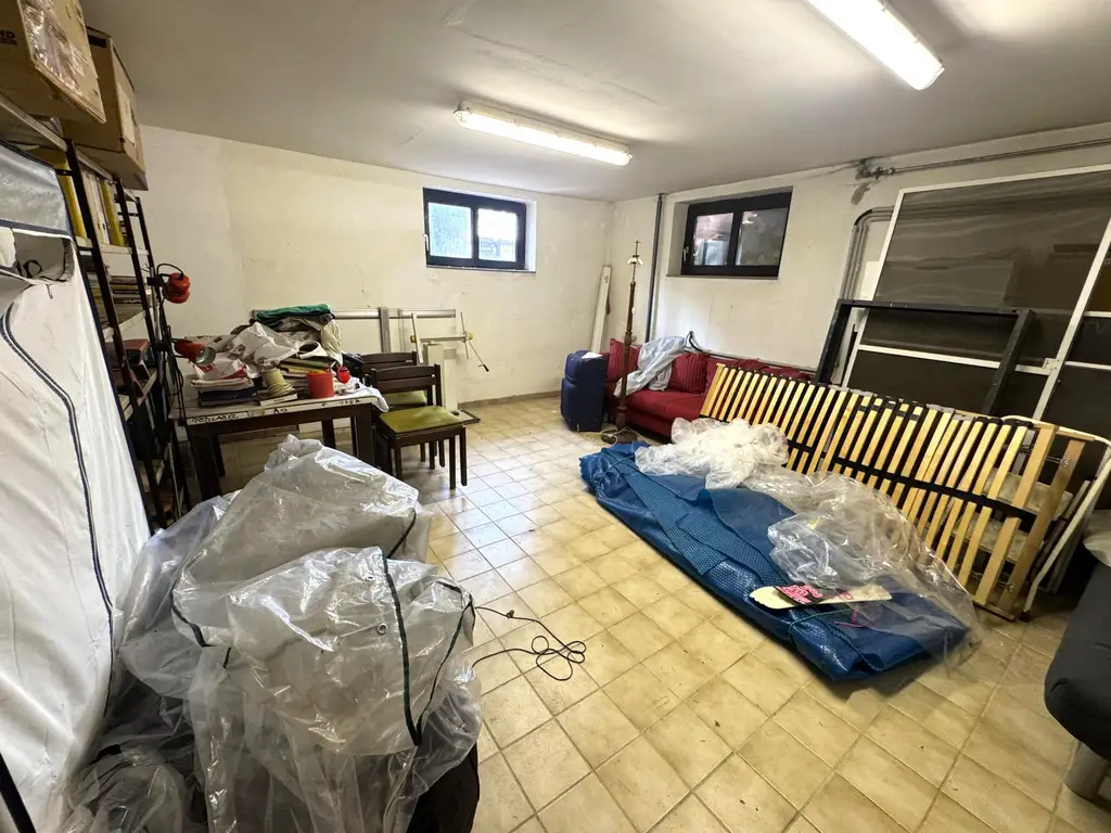 Großzügiges Einfamilienhaus mit Pool, Wintergarten und Doppelgarage mitten im Grünen!