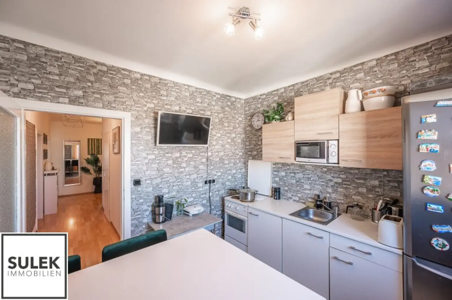 befristet vermietete 3 Zimmer -Wohnung mit Loggia im 8.Stock inkl. Fernblick