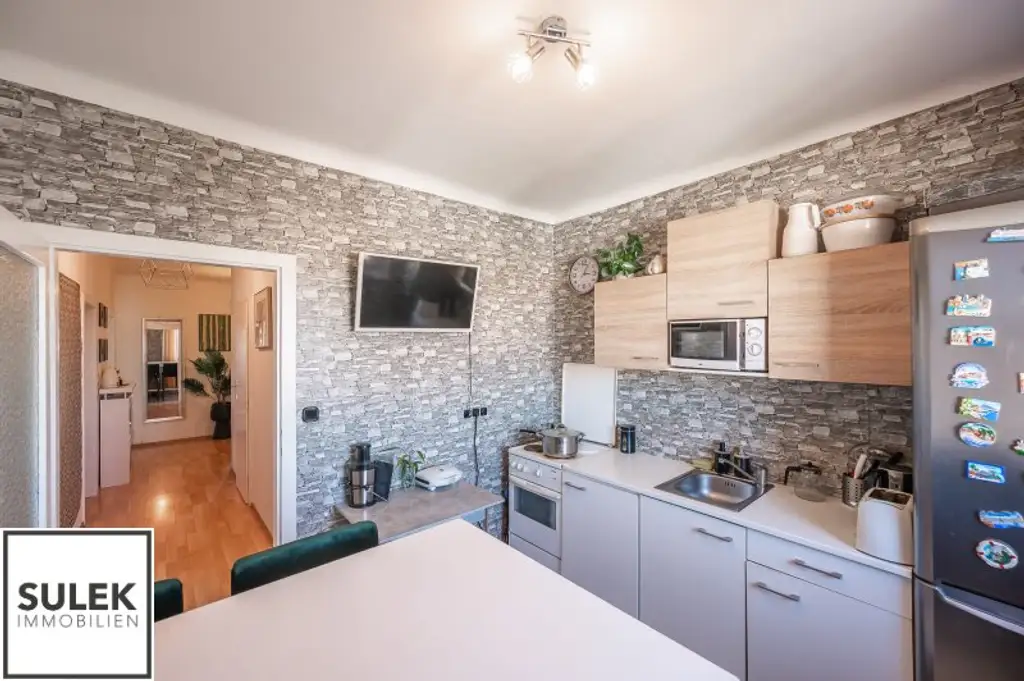 befristet vermietete 3 Zimmer -Wohnung mit Loggia im 8.Stock inkl. Fernblick