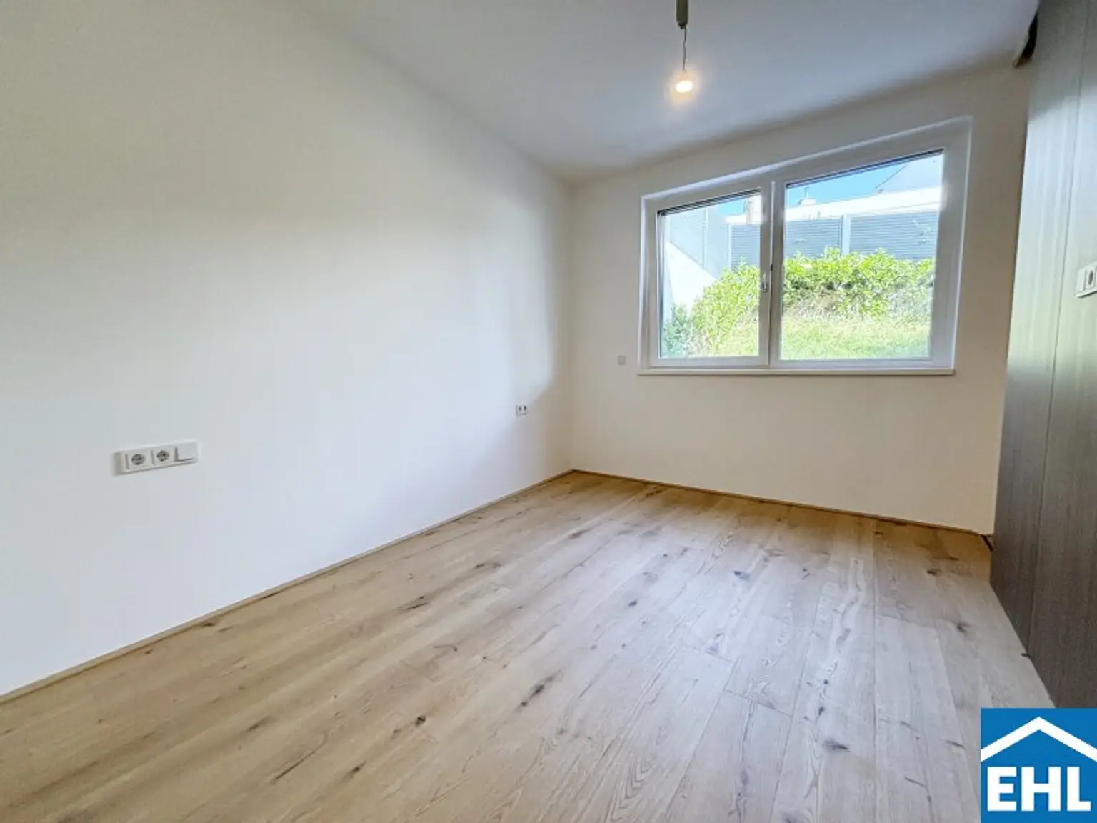 3-Zimmerwohnung mit Pool & Eigengarten!