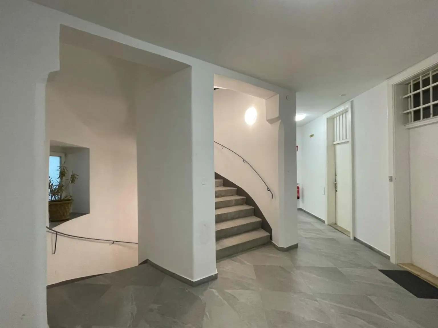 DACHGESCHOSS-Traum in Döbling: 3 Zimmer, sehr große Dachterrasse mit Ausblick, Balkon, 2 Loggien, Klimaanlage, Lift, Top-Ausstattung