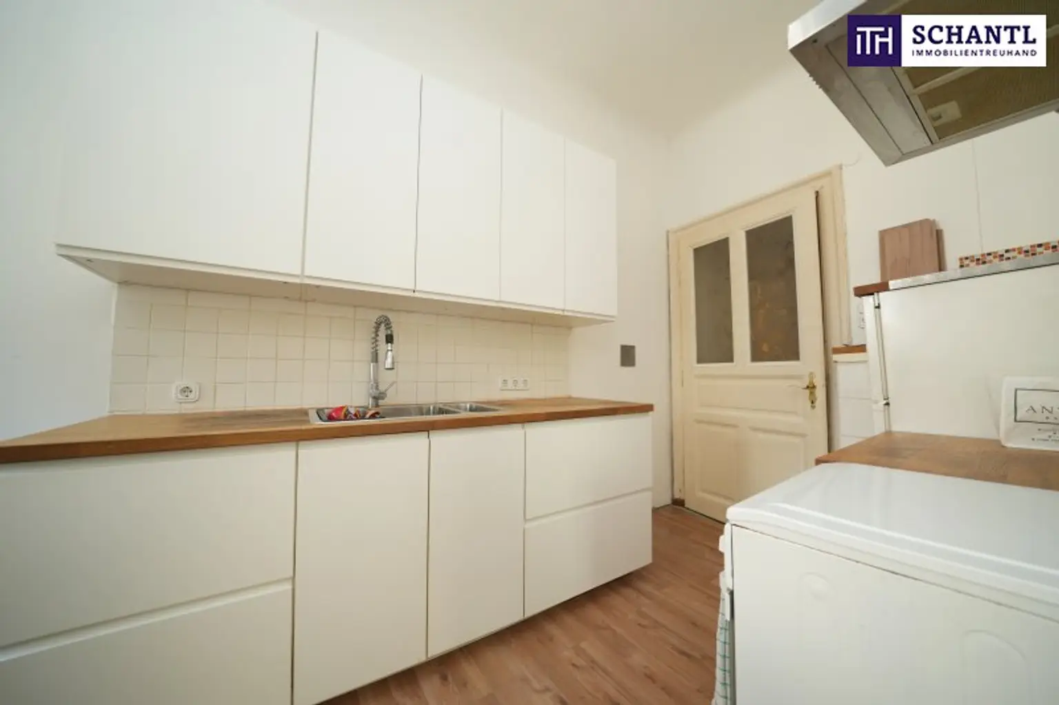 SENSATIONELLE GELEGENHEIT: Charmante Altbauwohnung mit Sonnen-Balkon und Fischgrätparkett! Klassisch-stilvoll wohnen im Grazer Trendviertel - ihre Traumwohnung wartet auf Sie!