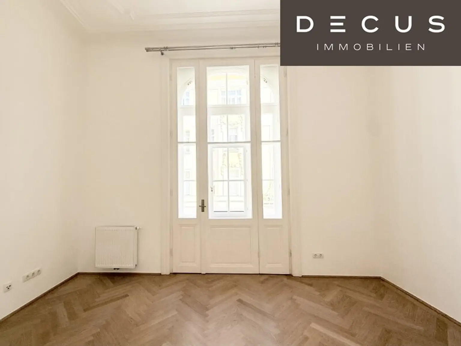 | AB SOFORT | ERSTBEZUG NACH SANIERUNG | SCHÖNER ALTBAU | NAHE ROCHUSMARKT | KEINE WGS | BESICHTIGUNGEN MÖGLICH