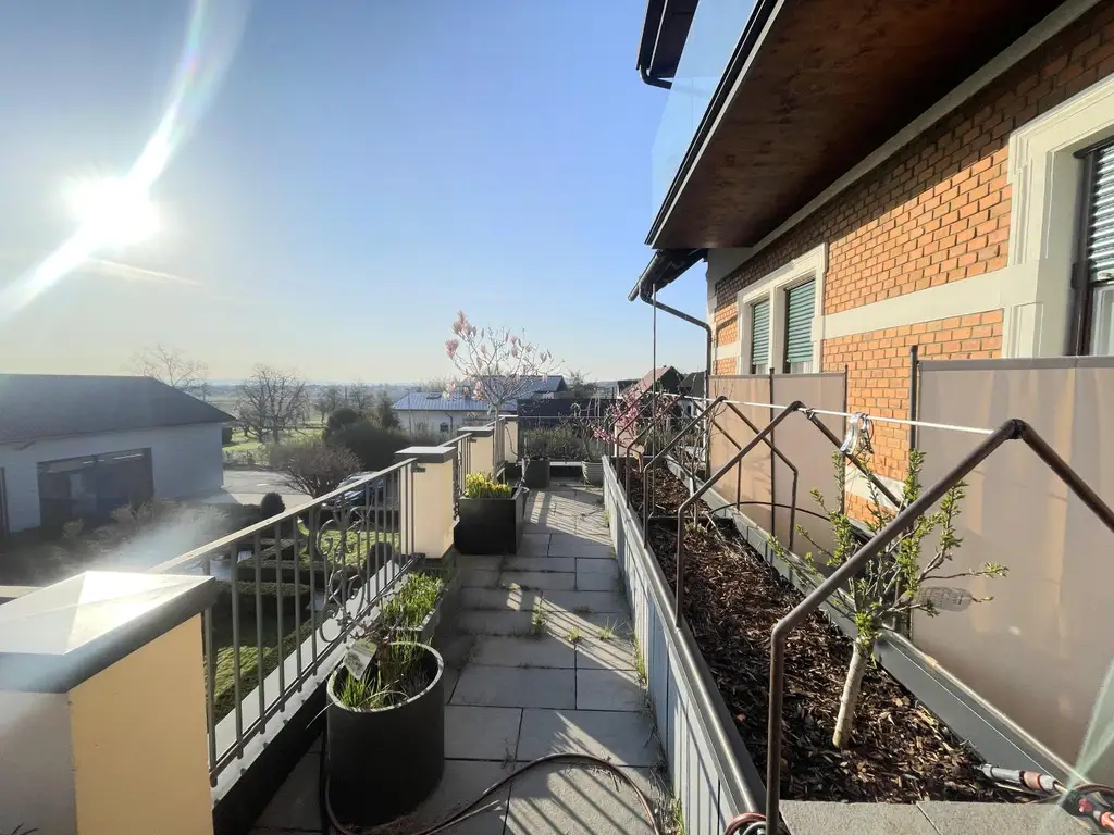 Großzügige Büroflächen in einer Villa