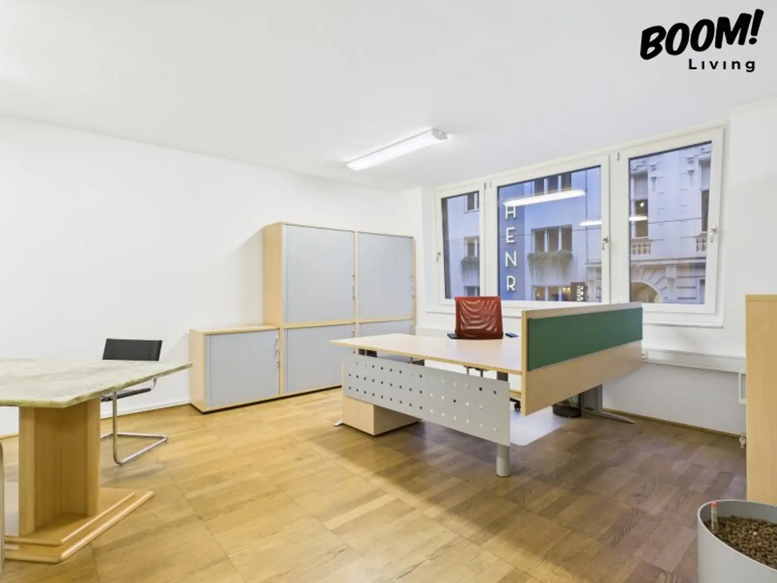 Neuwertiges Büro in 1070 Wien: 3 Zimmer, Parkett, Fußbodenheizung, Garage!