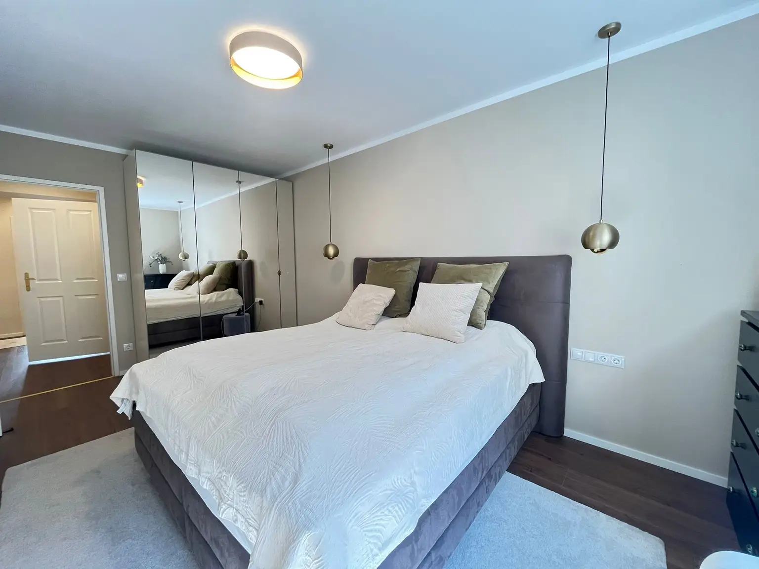 Stilvolle 3-Zimmer-Wohnung in Toplage 1070 – ruhig, renoviert, vollmöbliert und Garagenstellplatz