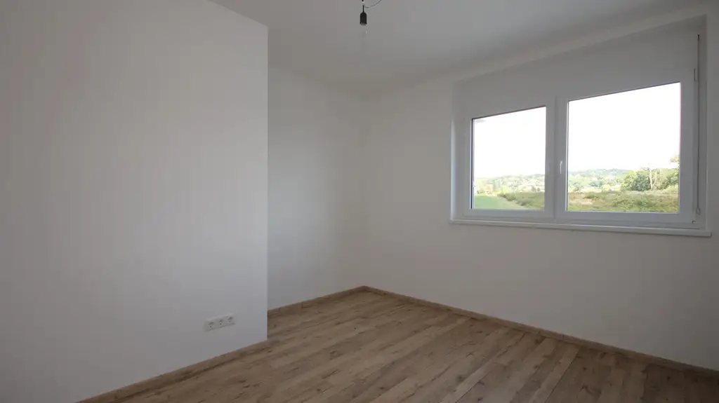 GROSSE TERRASSE, DURCHDACHTES RAUMKONZEPT! 2 Carportplätze