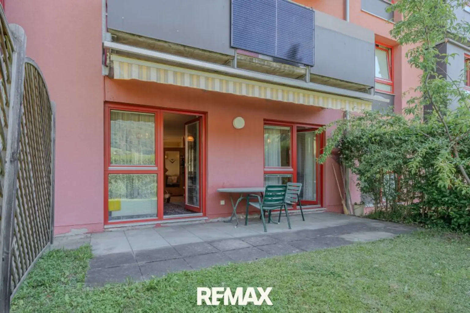 Terrasse mit Garten