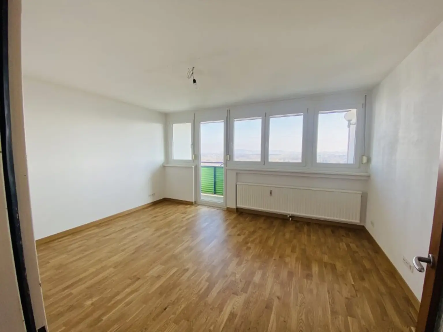 Toller Fernblick - 2 -Zimmer-Appartement im Süden von St. Pölten + Parkplatz
