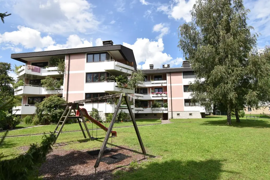 „Zentrumsnahe 3 Zimmer-Wohnung“ Mit Loggia und Carport! In begehrter, ruhiger Lage! Ca. 81 m²