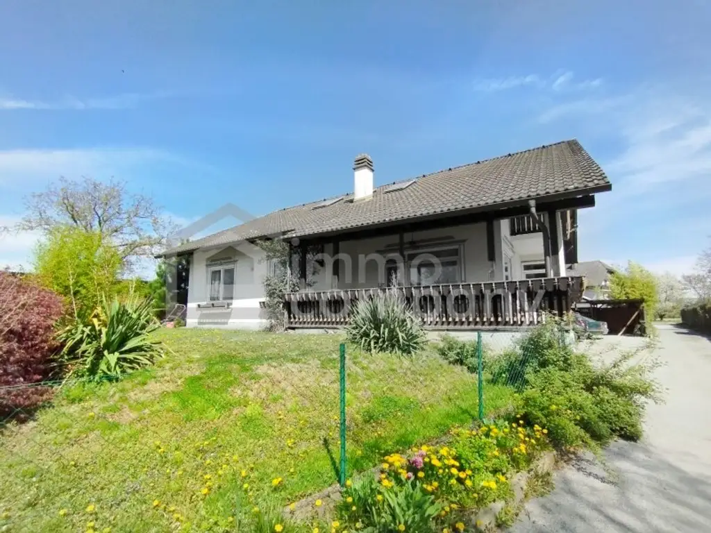 Geräumiges Wohnhaus mit viel Außenfläche!