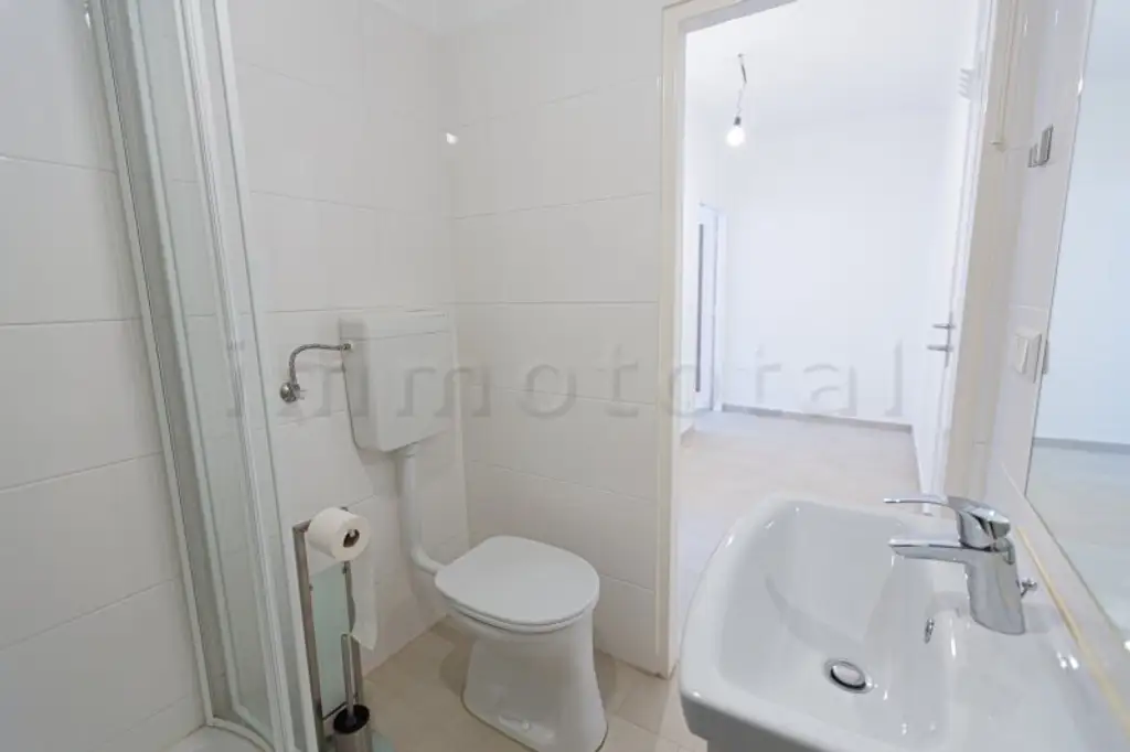 Fasanviertel - Neuadaptierte DG-Wohnung mit  9 m2-Westterrasse im 6. Liftstock