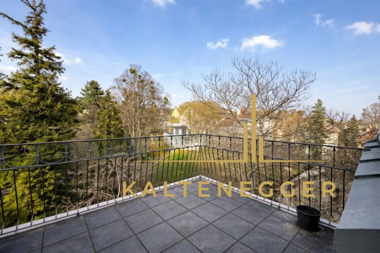 Herrschaftliche Cottage Villa in prominentester Lage mit hohem Entwicklungspotenzial