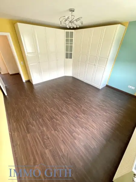 LICHTDURCHFLUTETE CA. 80 m² GROSSE 3-ZIMMER-WOHNUNG MIT BALKON IN GRÜNRUHELAGE VON POTTENSTEIN ZU KAUFEN!