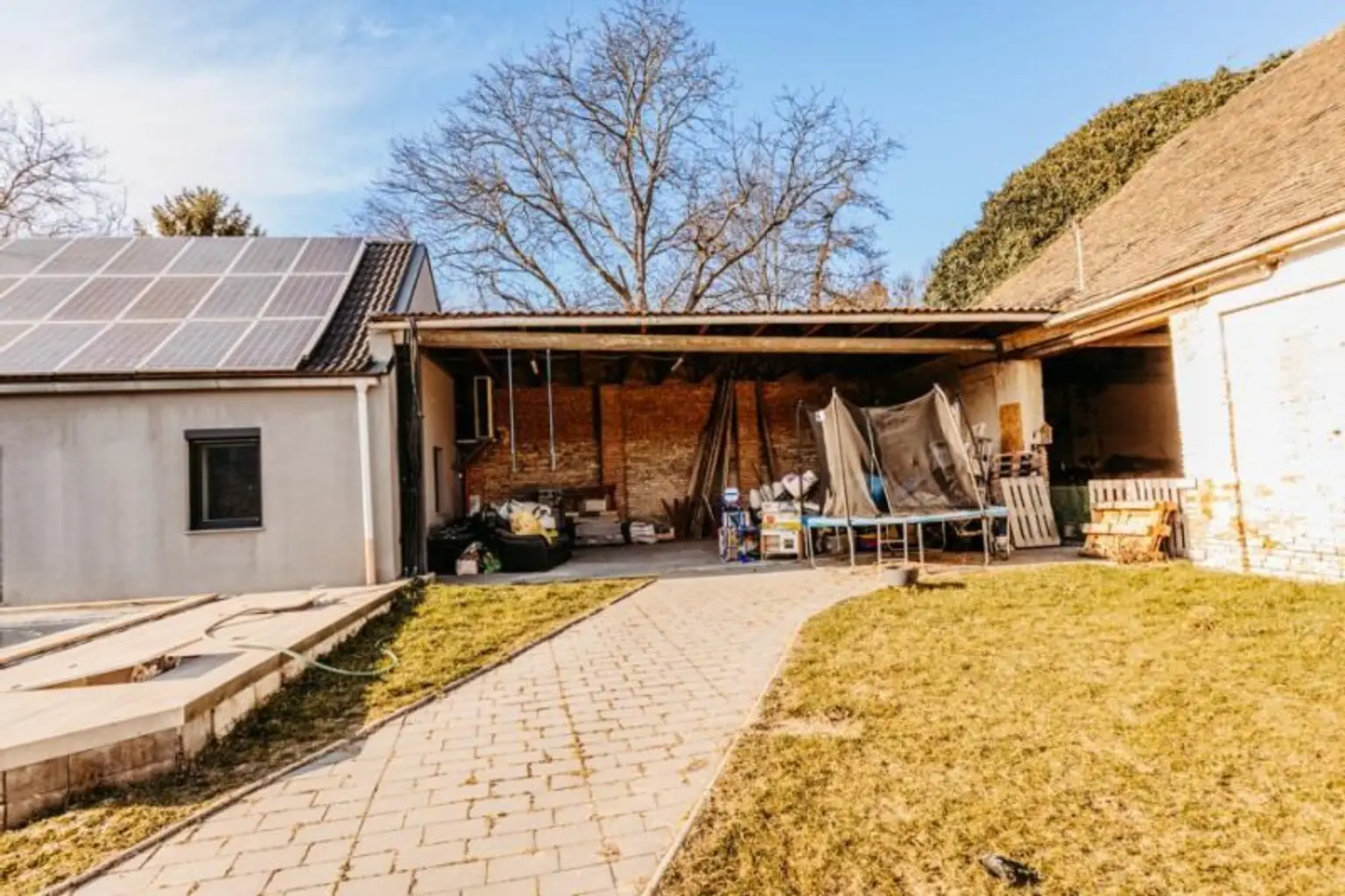 Verträumtes Bauernhaus neu adaptiert (2013) mit Toreinfahrt, Pool, Stadel und Schuppen