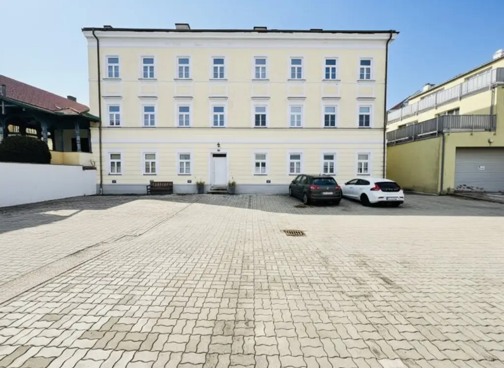 Zentral gelegenes Anlageobjekt in Loosdorf – 8 Wohnungen & 11 Stellplätze