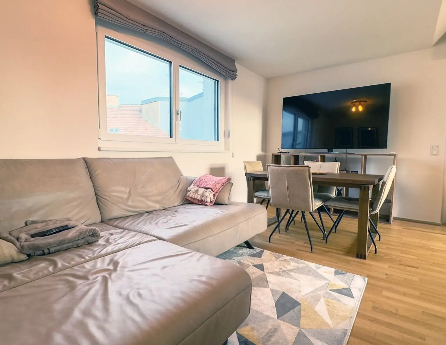 Exklusive Dachgeschosswohnung im 21. Bezirk: Modernes Wohnen mit Erstbezugscharakter nahe Wasserpark