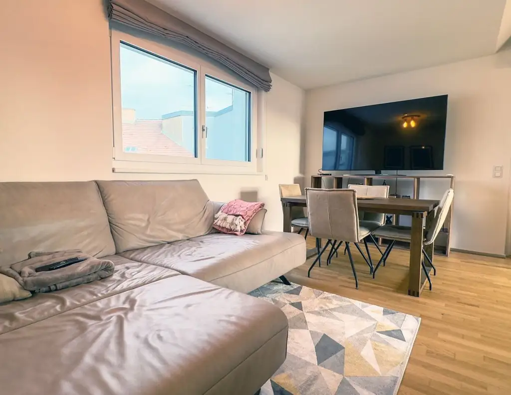 Exklusive Dachgeschosswohnung im 21. Bezirk: Modernes Wohnen mit Erstbezugscharakter nahe Wasserpark