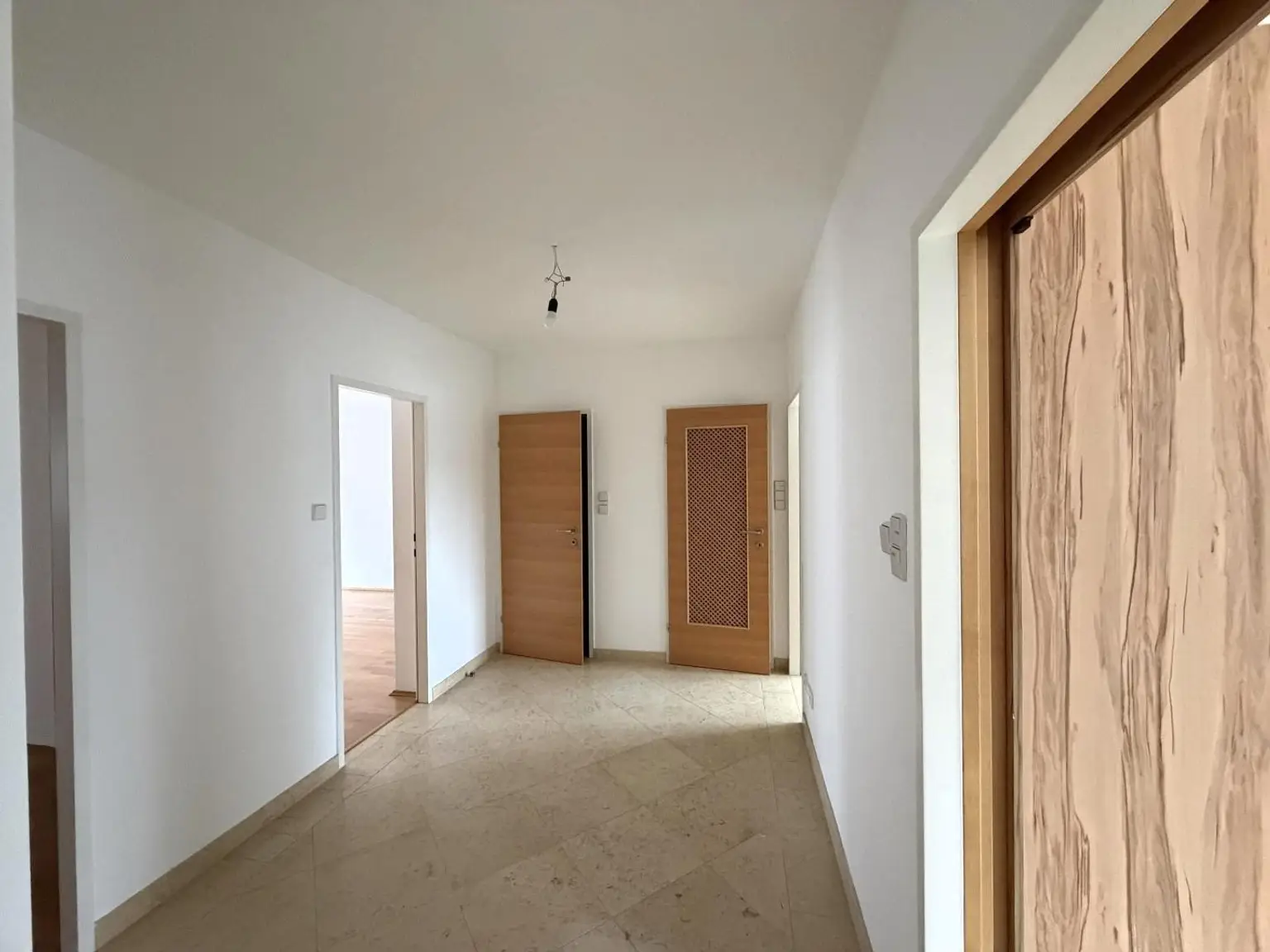 Eingang / Verbidungsflur