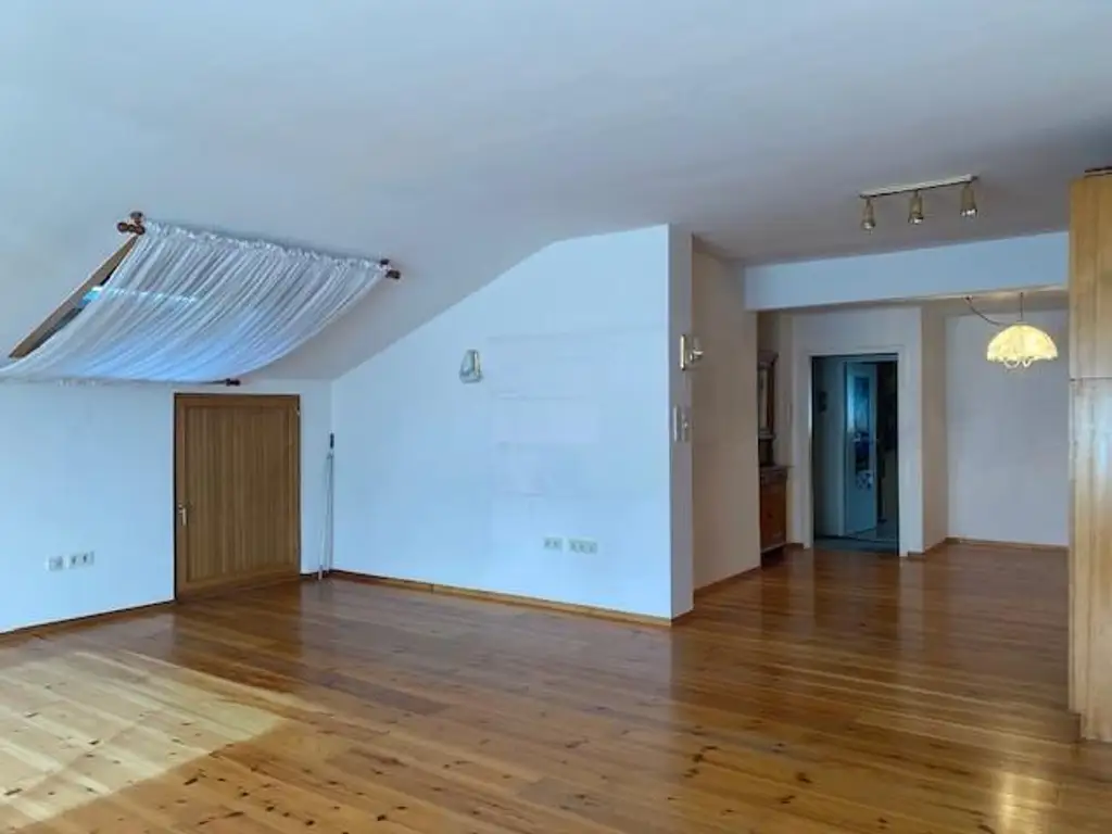 Familienwohnsitz inkl Baulandreserve! Grünoase mit Nebengebäude!