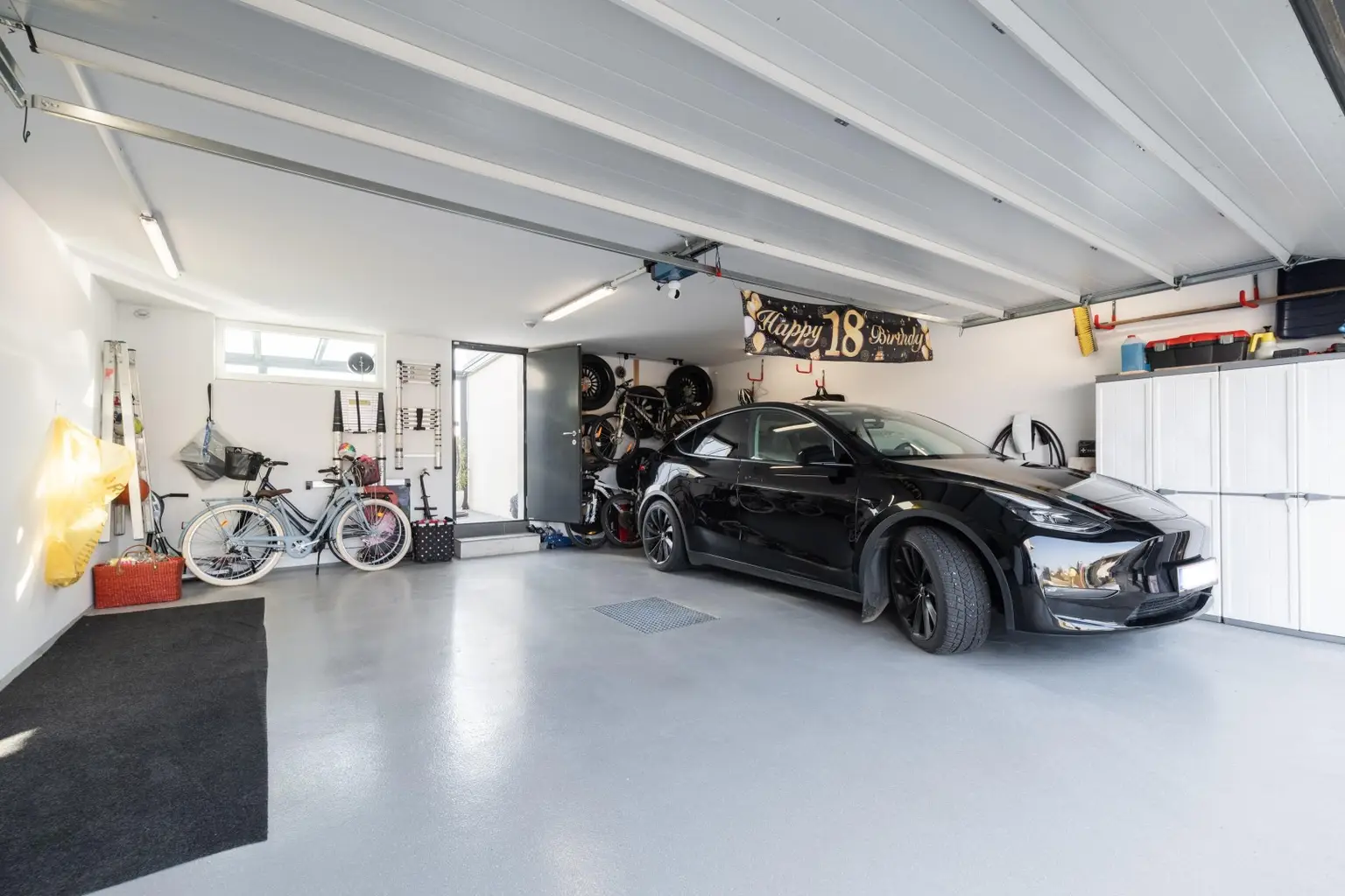 32 Garage