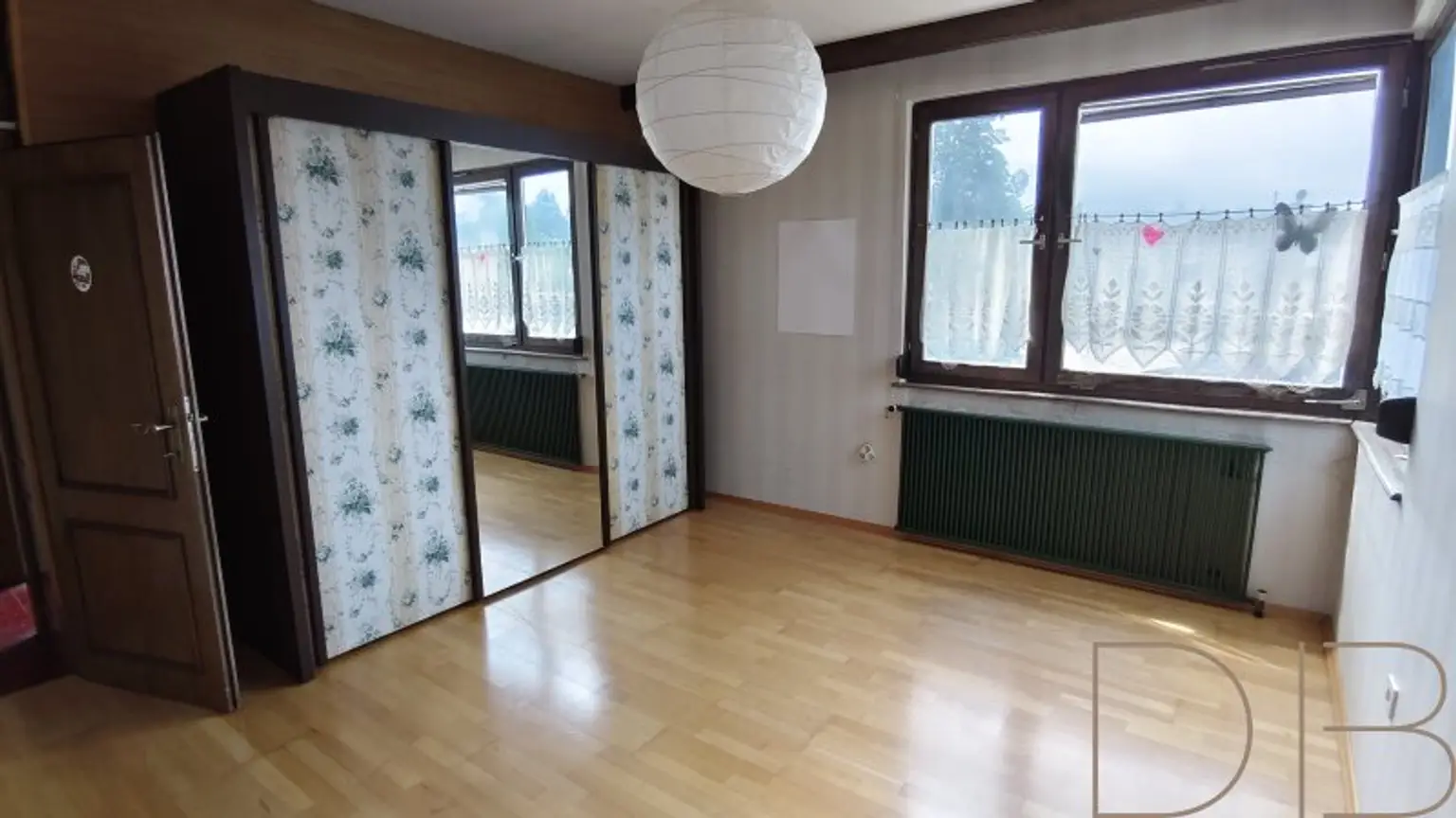 DB IMMOBILIEN | Sanierungsbedürftige 4-Zimmer-Wohnung mit südseitiger Terrasse und traumhaften Ausblick!